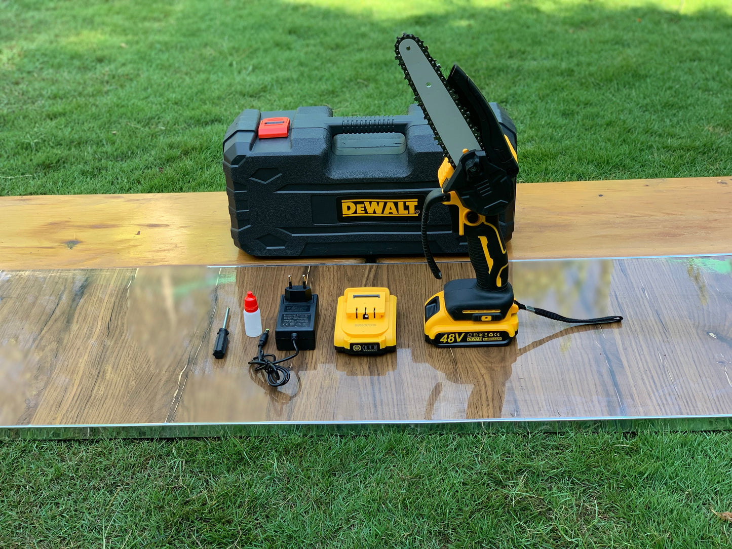 Dewalt 48V Rechargeable Chainsaw with TRI-LINK Bar and Chain