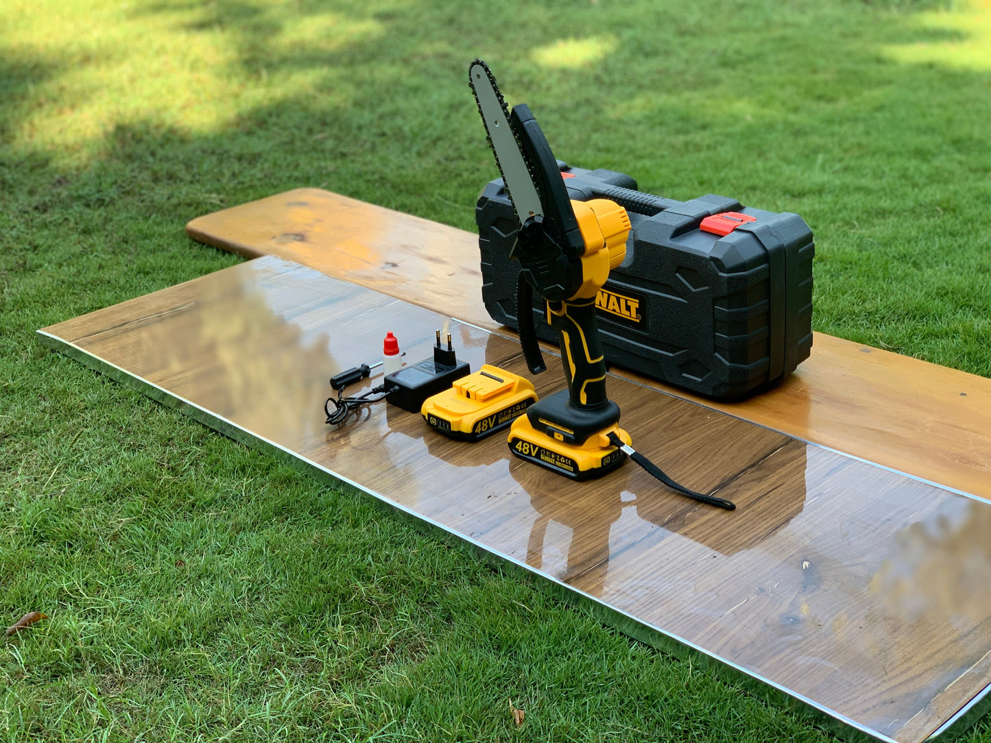 Dewalt 48V Rechargeable Chainsaw with TRI-LINK Bar and Chain