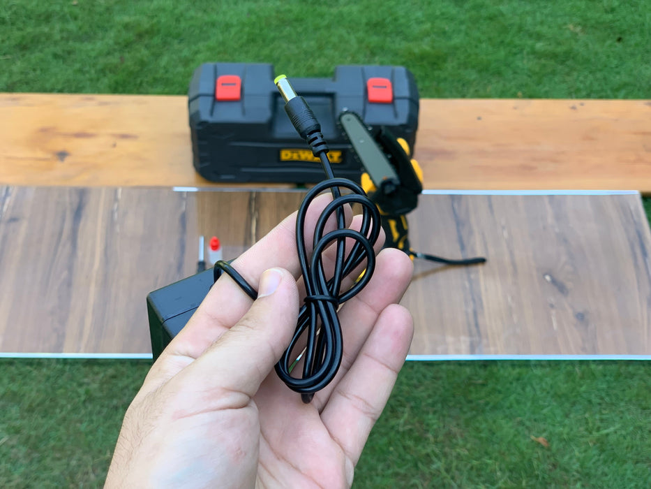 Dewalt 48V Rechargeable Chainsaw with TRI-LINK Bar and Chain